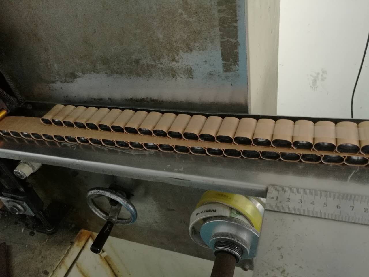口罩機電容加工現場